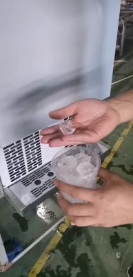120 kg automatisch gesteuerte Eiswürfelmaschine mit anderen Eisformen und Design