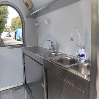 2300*1650*2300mm Verkaufssnack Funktion Mobilfutterwagen mit Pfannkuchen-Hot Dog Crepe