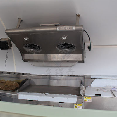 Snack-Food-Macher auf tragbarem Elektroroller-Anhänger mit Rädern und Gebäckwagen