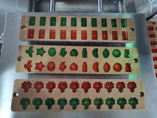 1900*900*1620mm Gelatine Halbautomatische Gummiablagermaschine für die Süßwarenproduktion