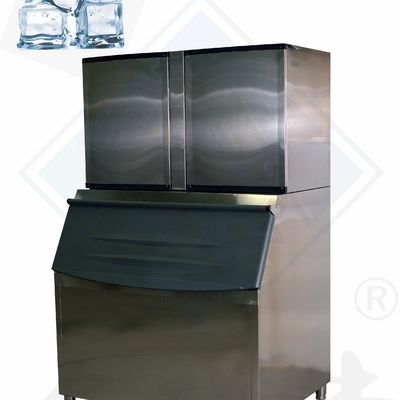 Maschine zur Herstellung von Eiswürfeln für die automatische Produktion von Eis in Restaurantküchen