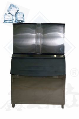 Maschine zur Herstellung von Eiswürfeln für die automatische Produktion von Eis in Restaurantküchen