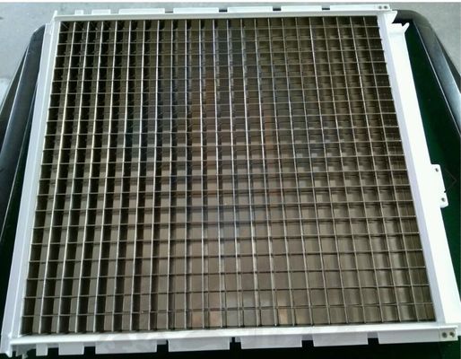 Produktion von Eis mit kommerzieller Würfel-Eismaschine und 21*23-Industriedampfer