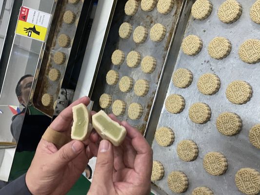 1800*1000*1640mm Biscuit-Cookie-Einkrustungsmaschine für verschiedene Farben oder Füllungen