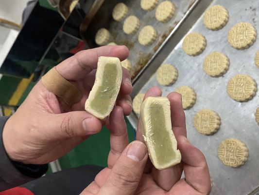 20-135 Stück/min Arbeitskapazität Verkrustungsmaschine für die Mehrzweckkeksproduktion