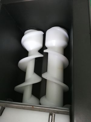 Doppelfarbige Kekse Mochi Eiscreme Füllmaschine JY-868 PLC Einfache Bedienung 3 Hopper