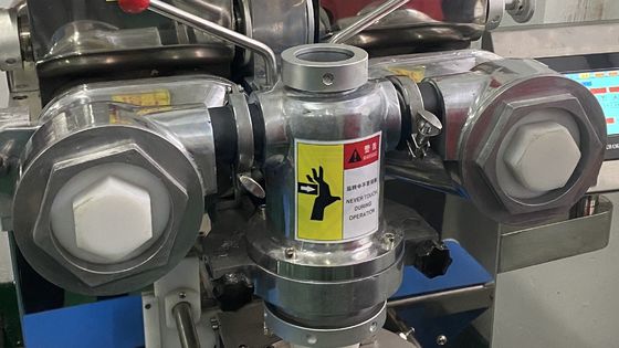 1.2x0.8x1.0 m Automatische Verkrustungs- und Formiermaschine für Reiskugeln Multifunktionell