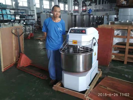 Doppelbewegungen Doppelgeschwindigkeiten Spirale Teigmischer 100 kg Ausgabe für Paste in der Bäckerei