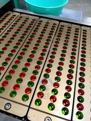 50 kg/h Schöne weiche Lollipop-Machmaschine Automatisches Formen von Shanghai Gummy Bear Candy