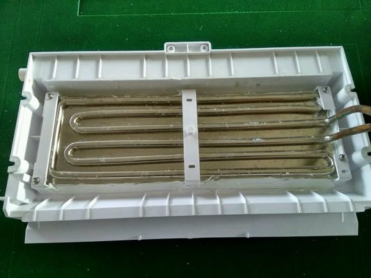 Industrieller Eiswürfelhersteller mit einer Kapazität von 90 kg/Tag und Emerson-Kompressor in Betrieb