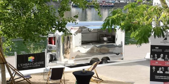 2300*1750*2100mm Nahrungsmittelwagen Anhänger Snackmaschinen 350kg mobile Nahrungsmittel Wending Anhänger