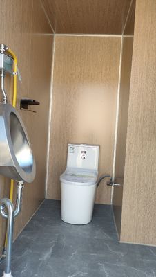 Außen-Tolettenauflieger für öffentliche Einrichtungen 2/3 Stall Mobiltoilette